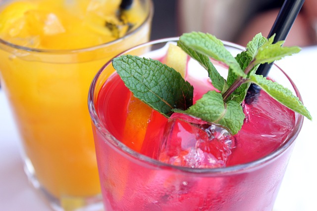 Come realizzare un cocktail originale e salutare